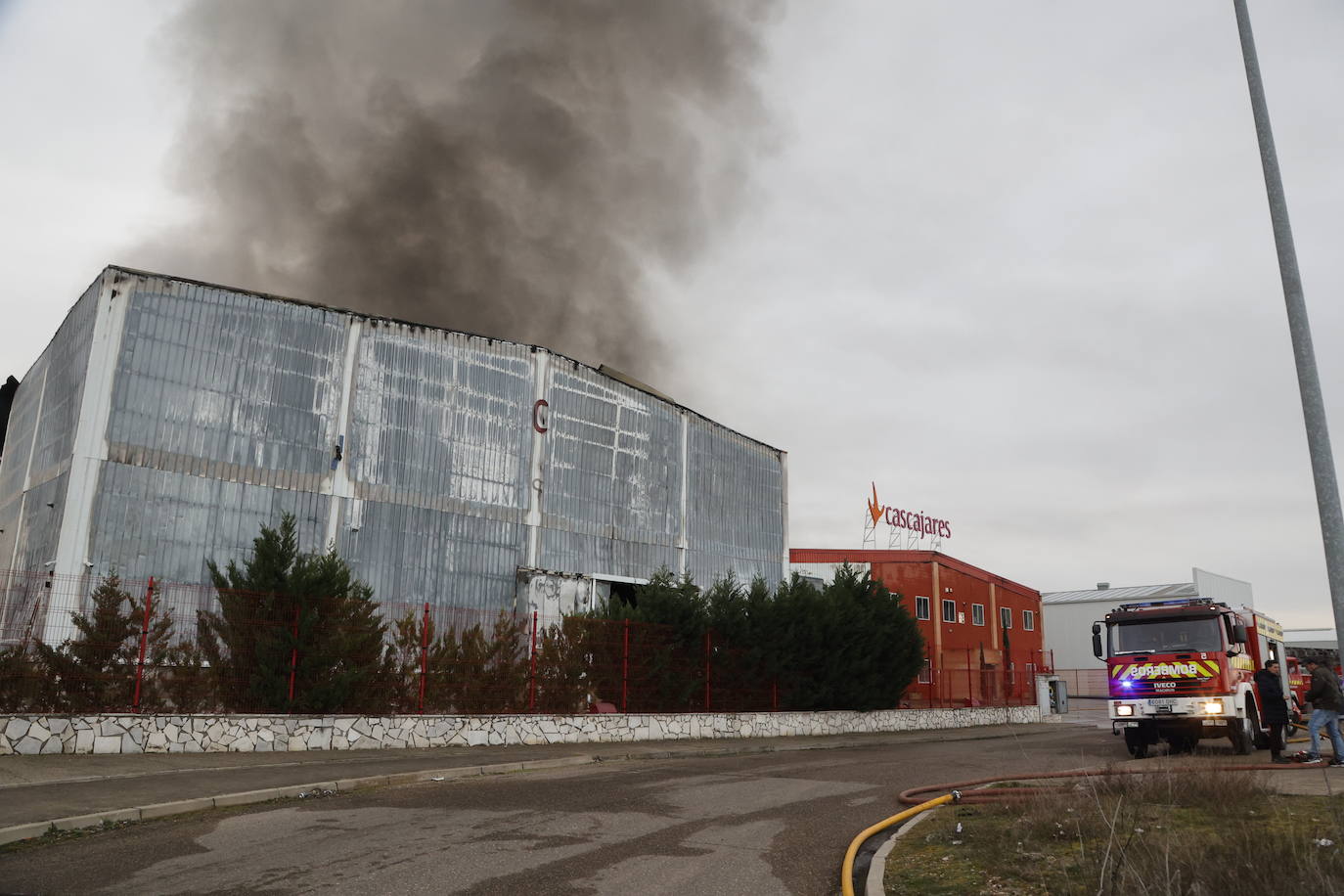 Fotos: Arde la planta de Cascajares en Dueñas