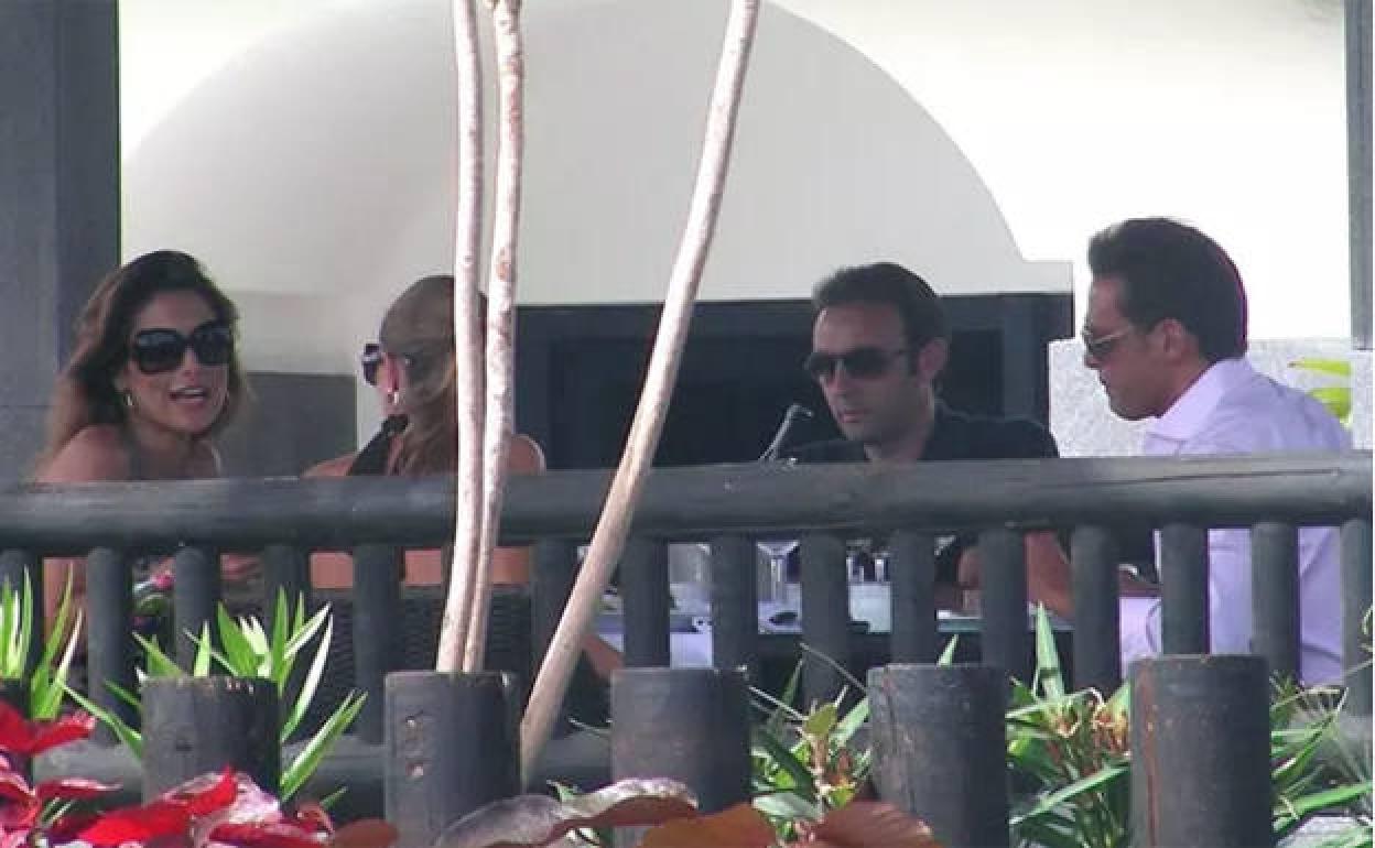 Imagen de archivo de Paloma Cuevas, Enrique Ponce y Luis Miguel. 