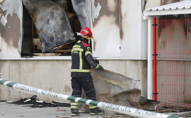 El incendio de Cascajares recrudece el enfrentamiento entre bomberos profesionales y voluntarios