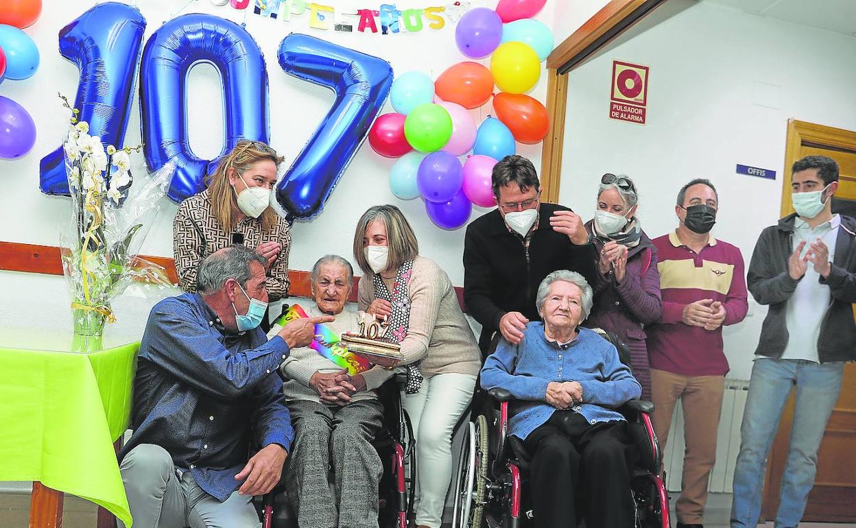 Sebastiana Pérez Pérez cumplió este sábado 107 años en la residencia Menéndez Pelayo de la capital. 