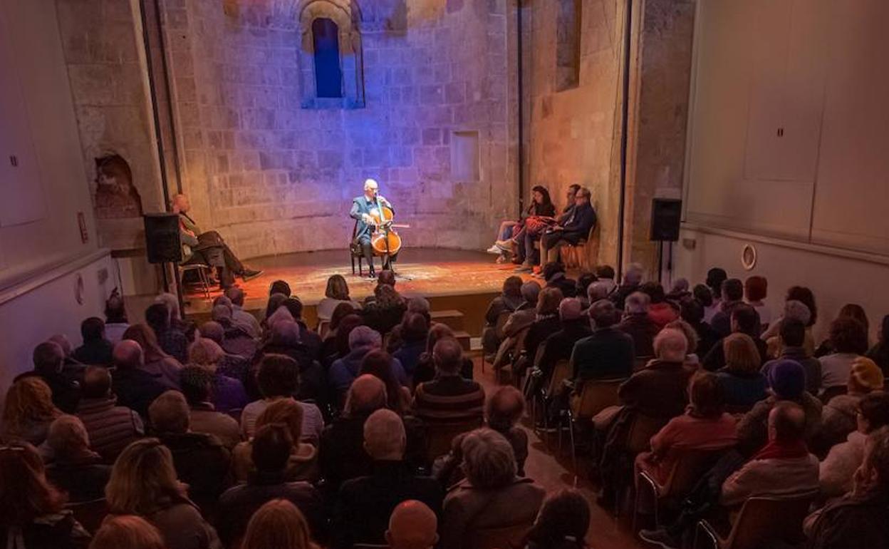 Actuación de Iagoba Fanlo en la iglesia de San Nicolás.