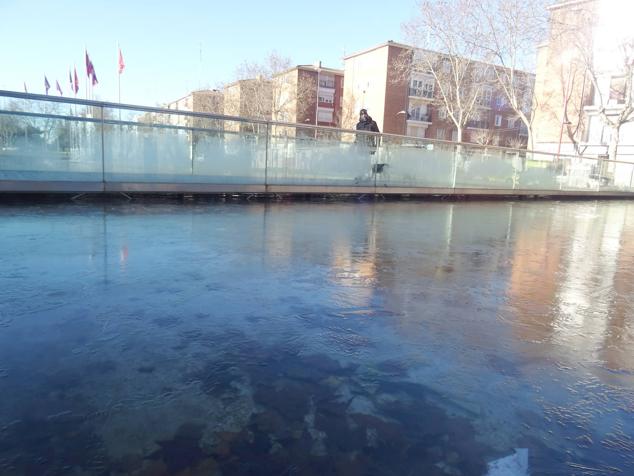 Fuente congelada del antiguo matadero en el Paseo de Zorrilla por las bajas temperaturas.