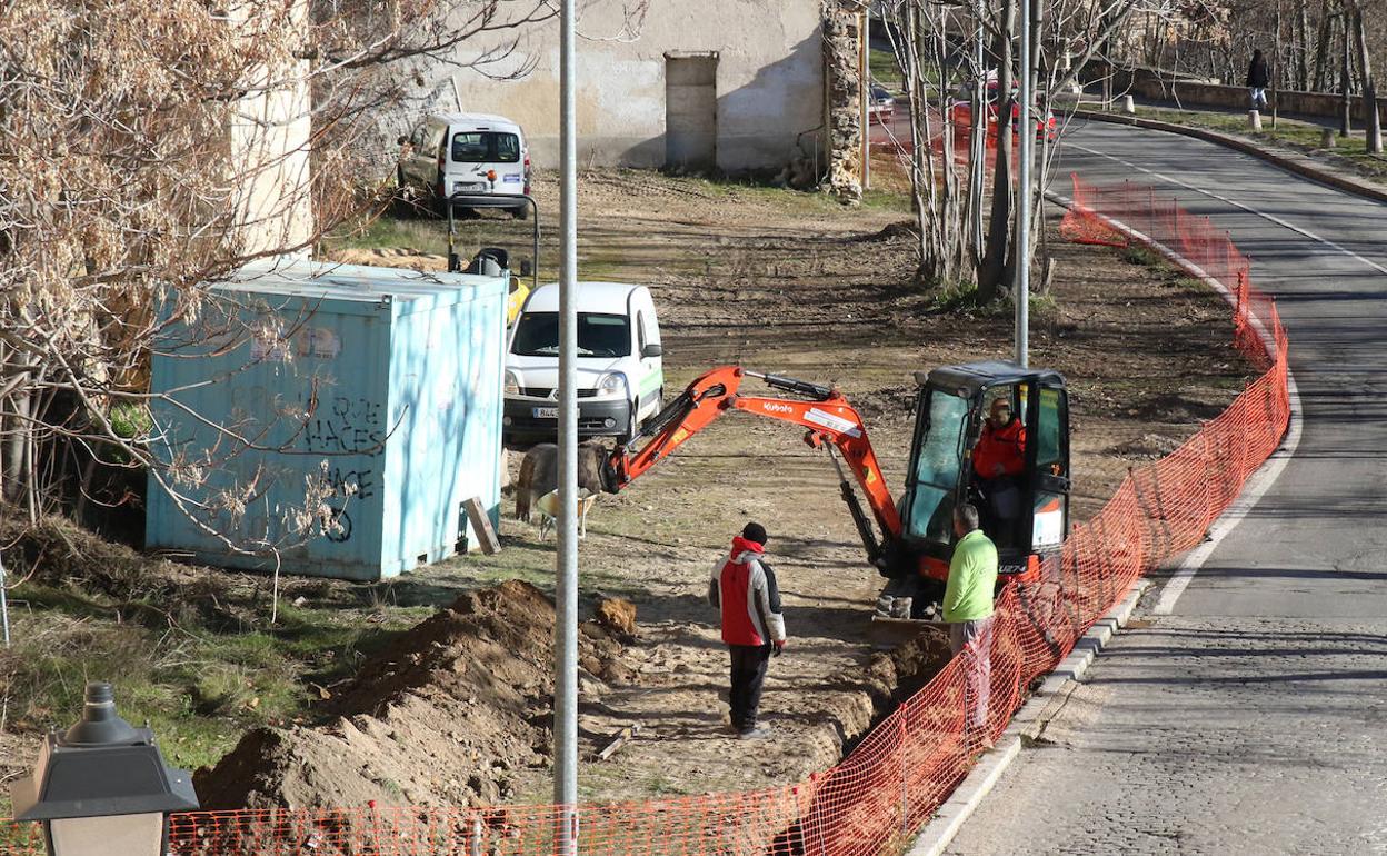 Obras en el paseo de Santo Domingo de Guzmán.