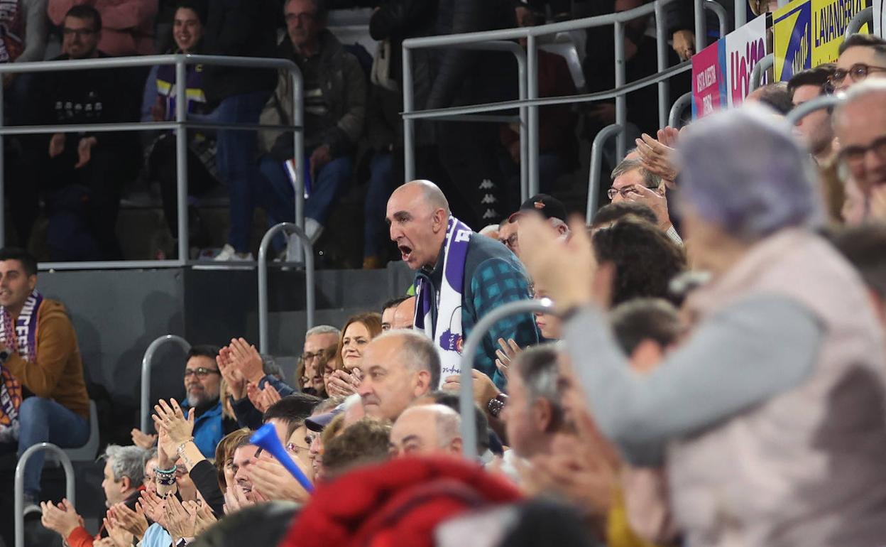 Público en el choque del Zunder Palencia ante el Leyma Coruña. 