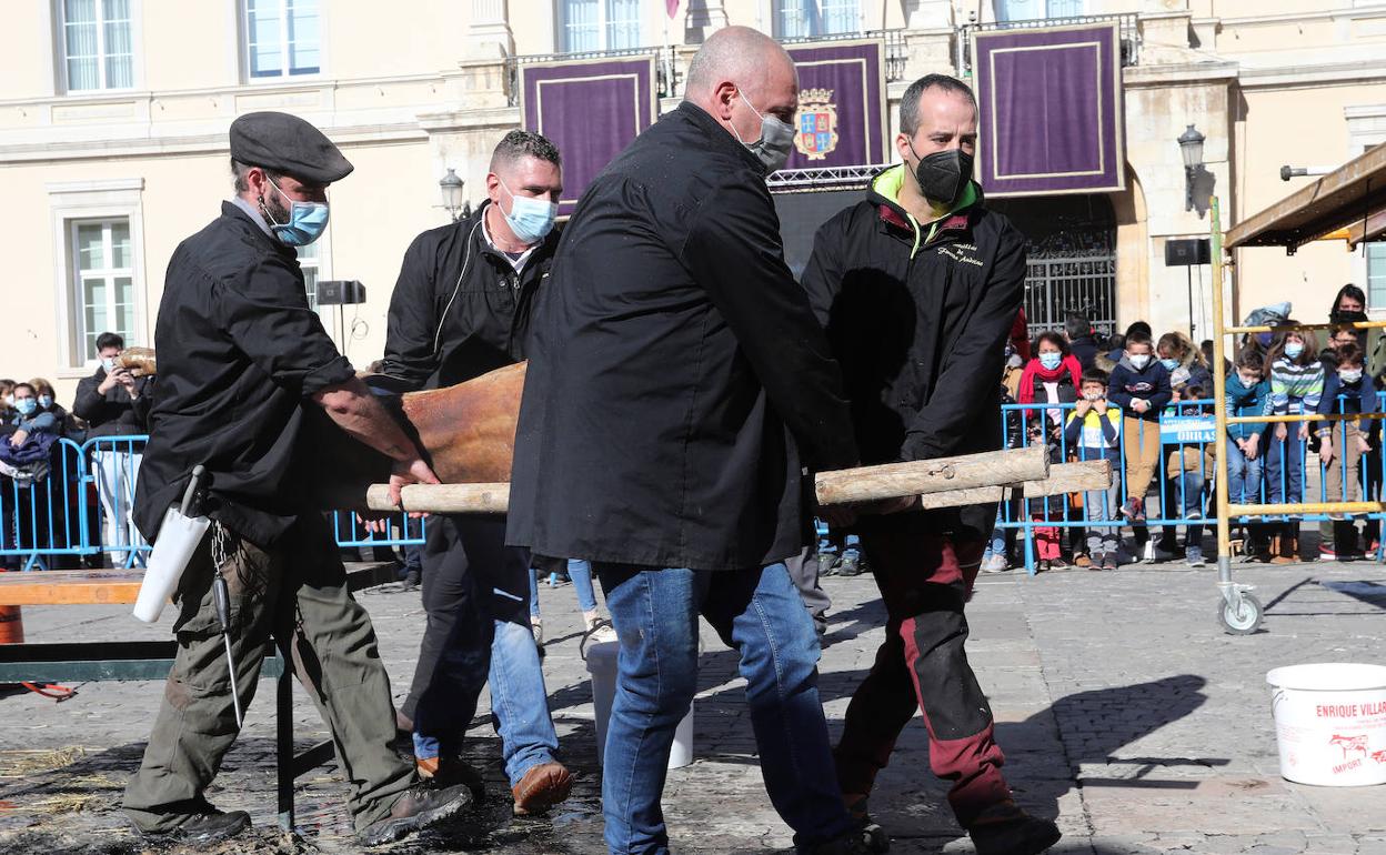 Matanza tradicional de Las Candelas, el año pasado en la Plaza Mayor.