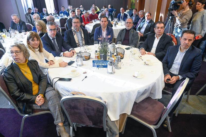 Empezando por la derecha, Juan Paris, Juan Carlos Nieto, Ciriaco Rodríguez, Ignacio Ramos, Juan Ramón Jiménez, José Luis Diez, Isabel Arias e Isabel Clavero.