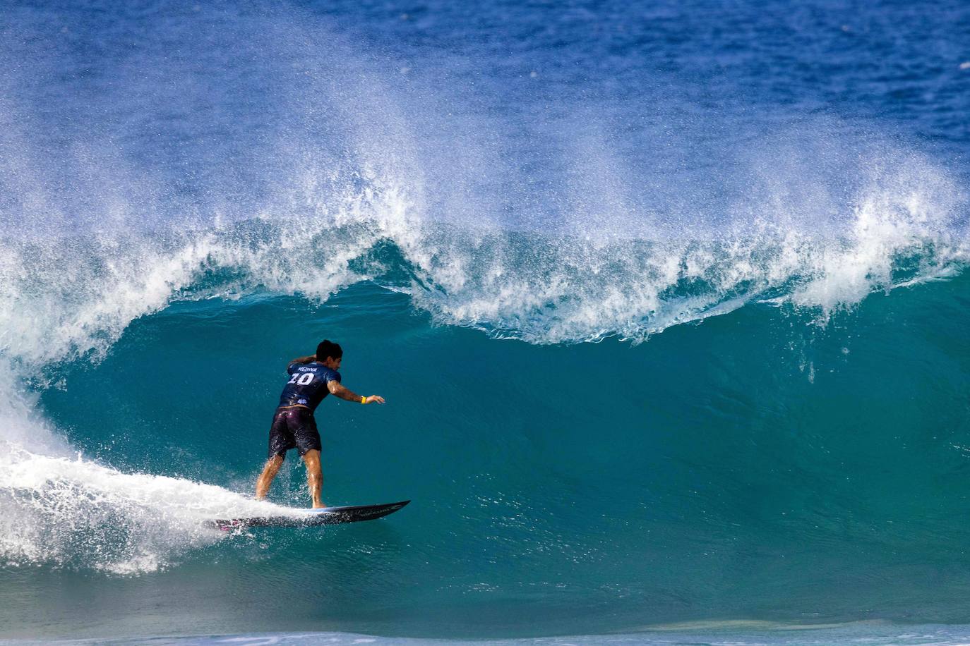 Fotos: Las espectaculares imágenes de los surfistas durante la Billabong Pipeline de Hawaii