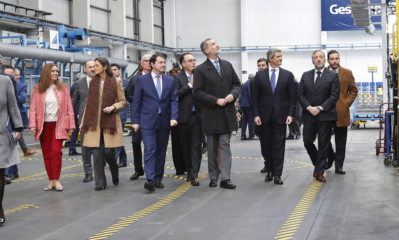 Fotos: El Rey Felipe VI conoce la innovadora planta de Gestamp en Palencia