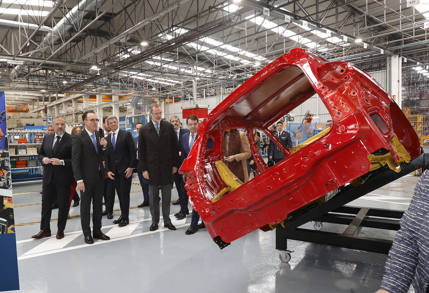 Fotos: El Rey Felipe VI conoce la innovadora planta de Gestamp en Palencia