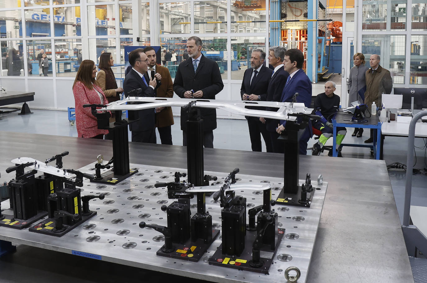 Fotos: El Rey Felipe VI conoce la innovadora planta de Gestamp en Palencia