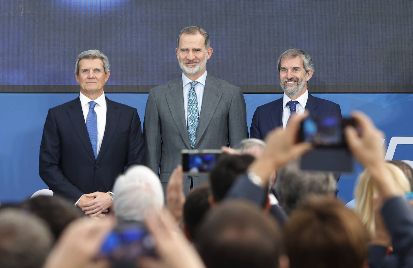 Fotos: El Rey Felipe VI conoce la innovadora planta de Gestamp en Palencia