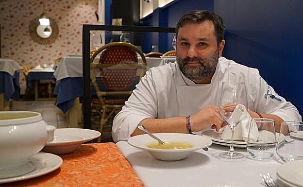 La sopa de pescadores de David Herreras tiene sabor y aroma a mar 