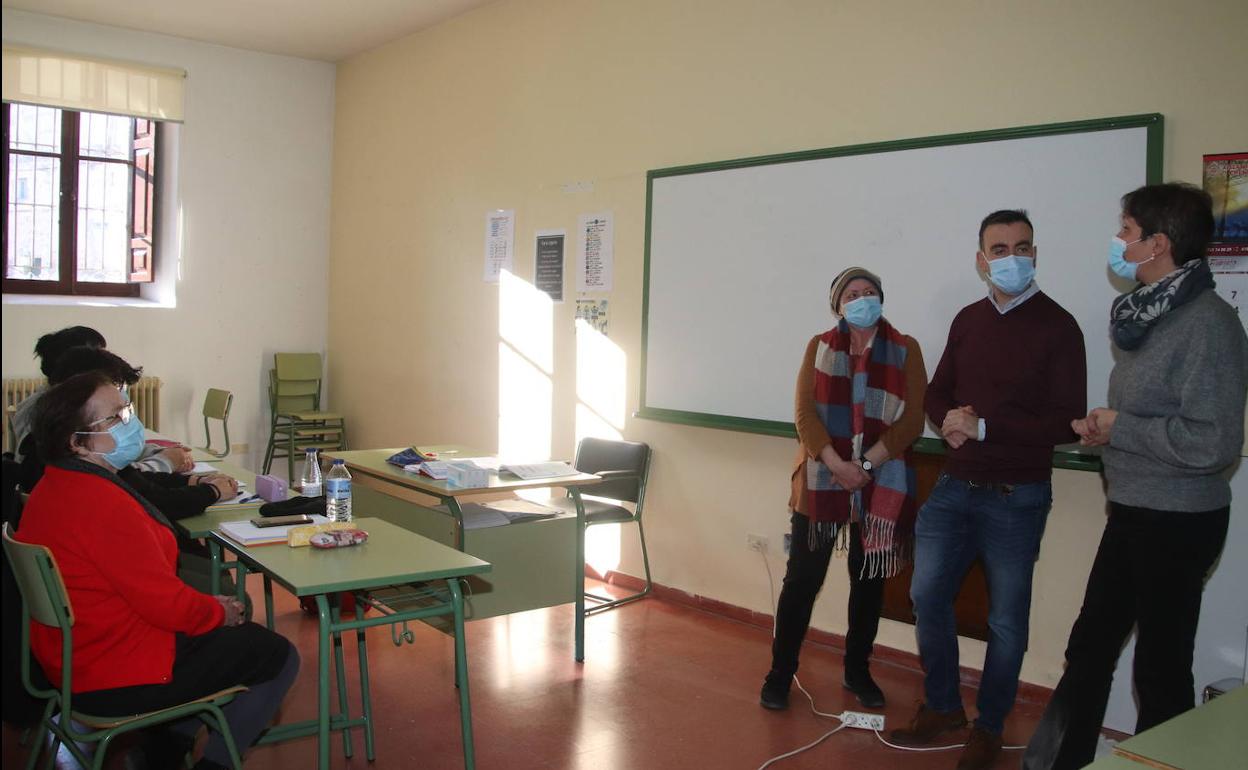 Inauguración programa mixto Villa y Tierra, con el presidente de la entidad, Carlos Fraile, y la gerente, Elena García.