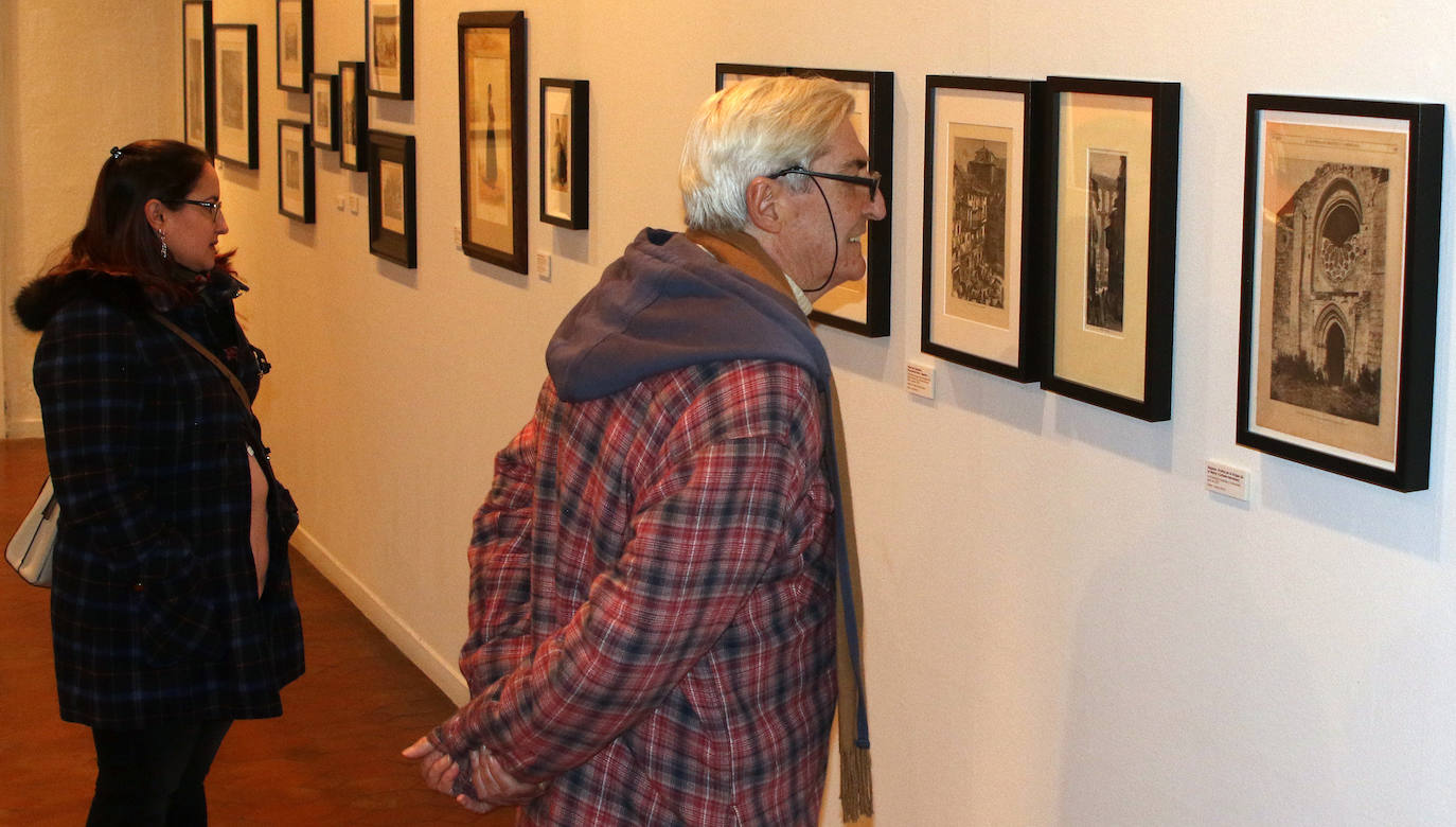 Exposición de trajes segovianos en el Torreón de Lozoya. 