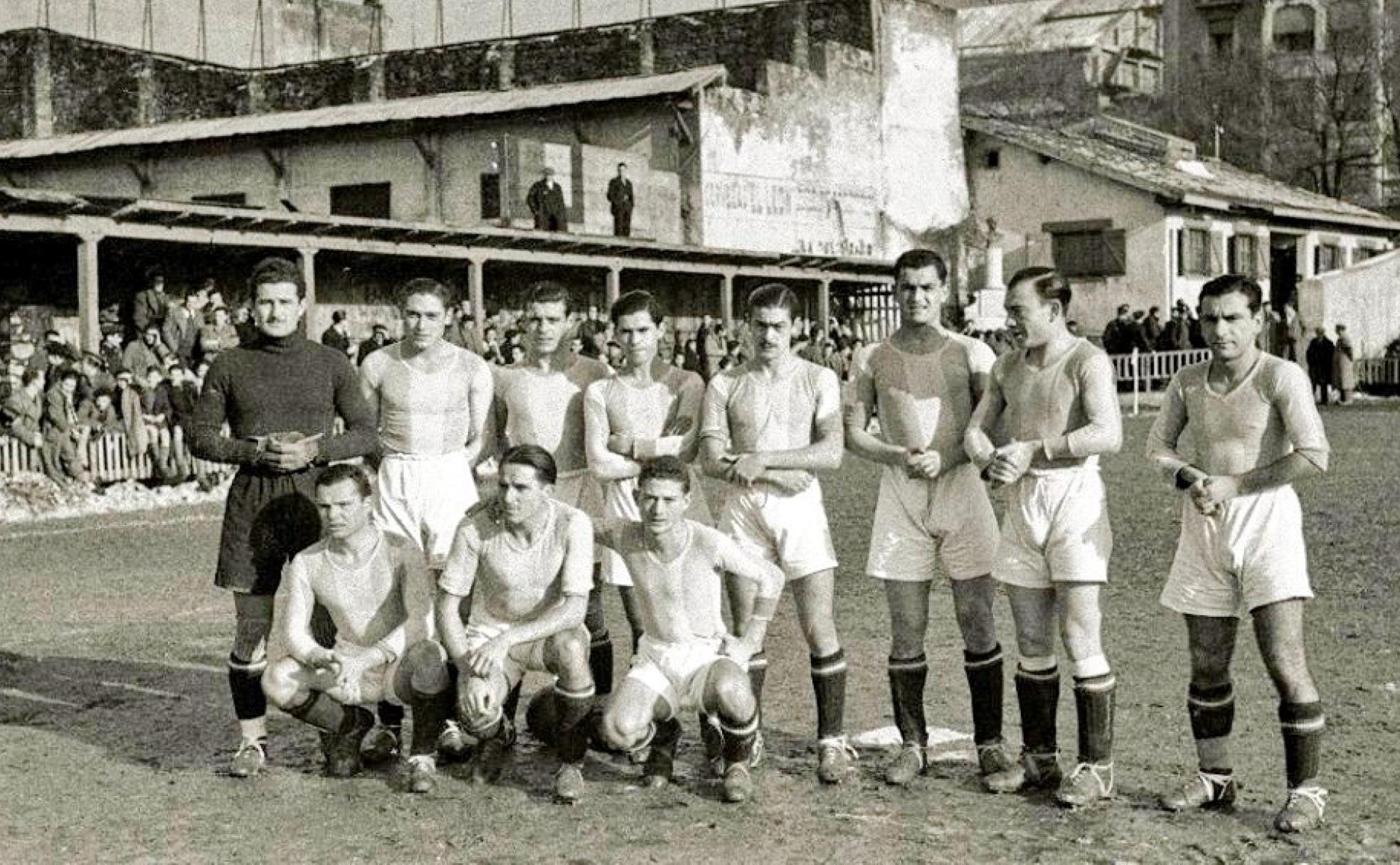 He aquí a los protagonistas del vergonzante 14-2 sufrido en Atocha: José Miguel, Duque, Busquet, Peralta, Lizosoain, Lasheras, Langarica y Rufo (de pie), más Sasot, Torquemada y Estrada (agachados). 