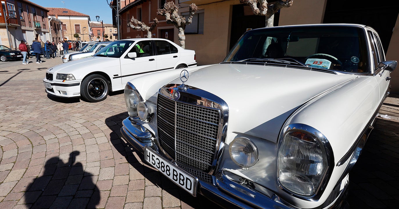 Coches clásicos en Villamuriel de Cerrato