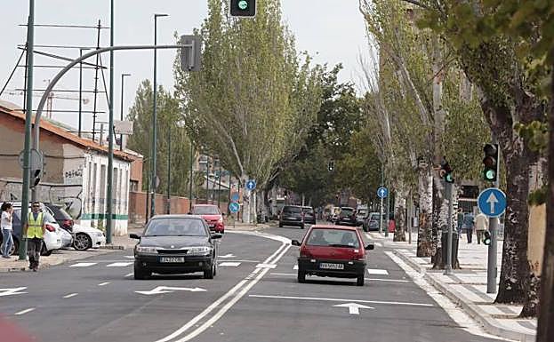 Trasladada al hospital tras un choque entre su patinete eléctrico y un coche