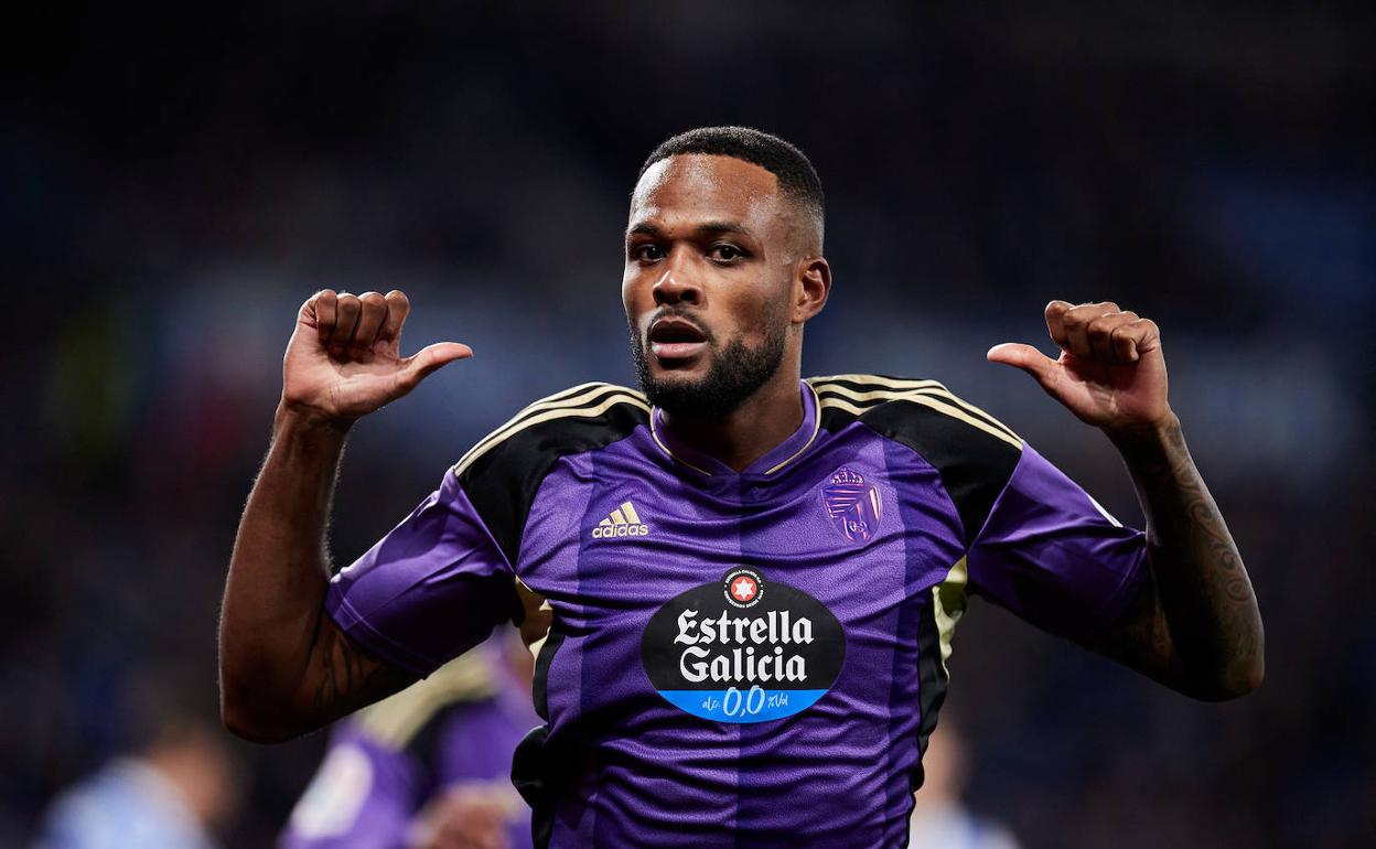 Larin celebra el gol ante la Real en el Reale Arena. 