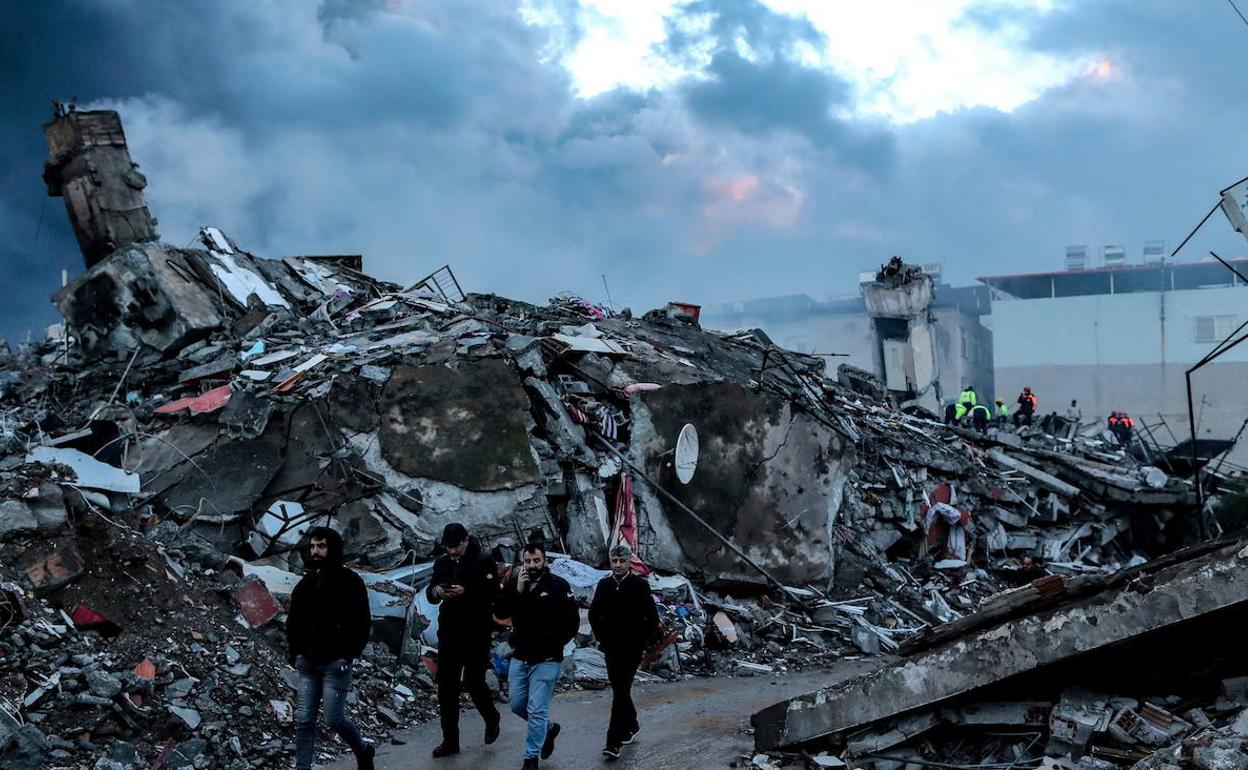 Escombros producto del terremoto que ha afectado a poblaciones en Turquía y Siria.