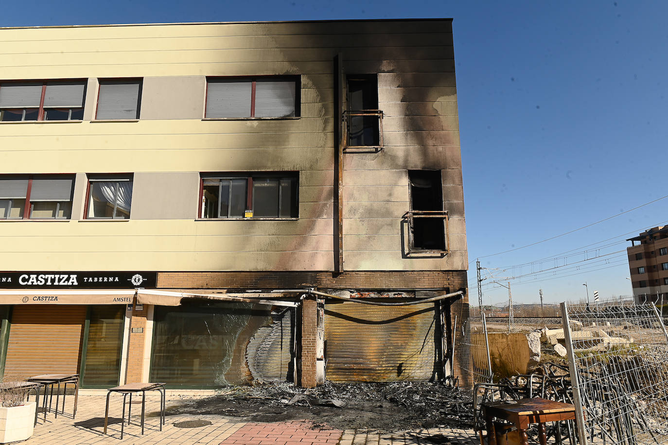 Fotos: El resultado de las llamas en el bar que se ha incendiado en un barrio de Valladolid