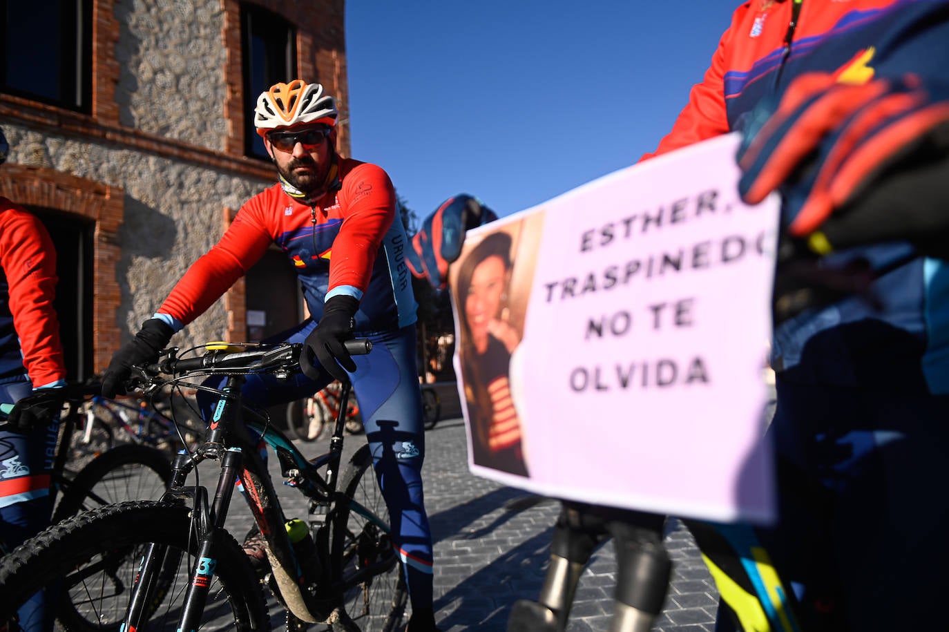 Fotos: Traspinedo se monta en bici para recordar a Esther López un año después