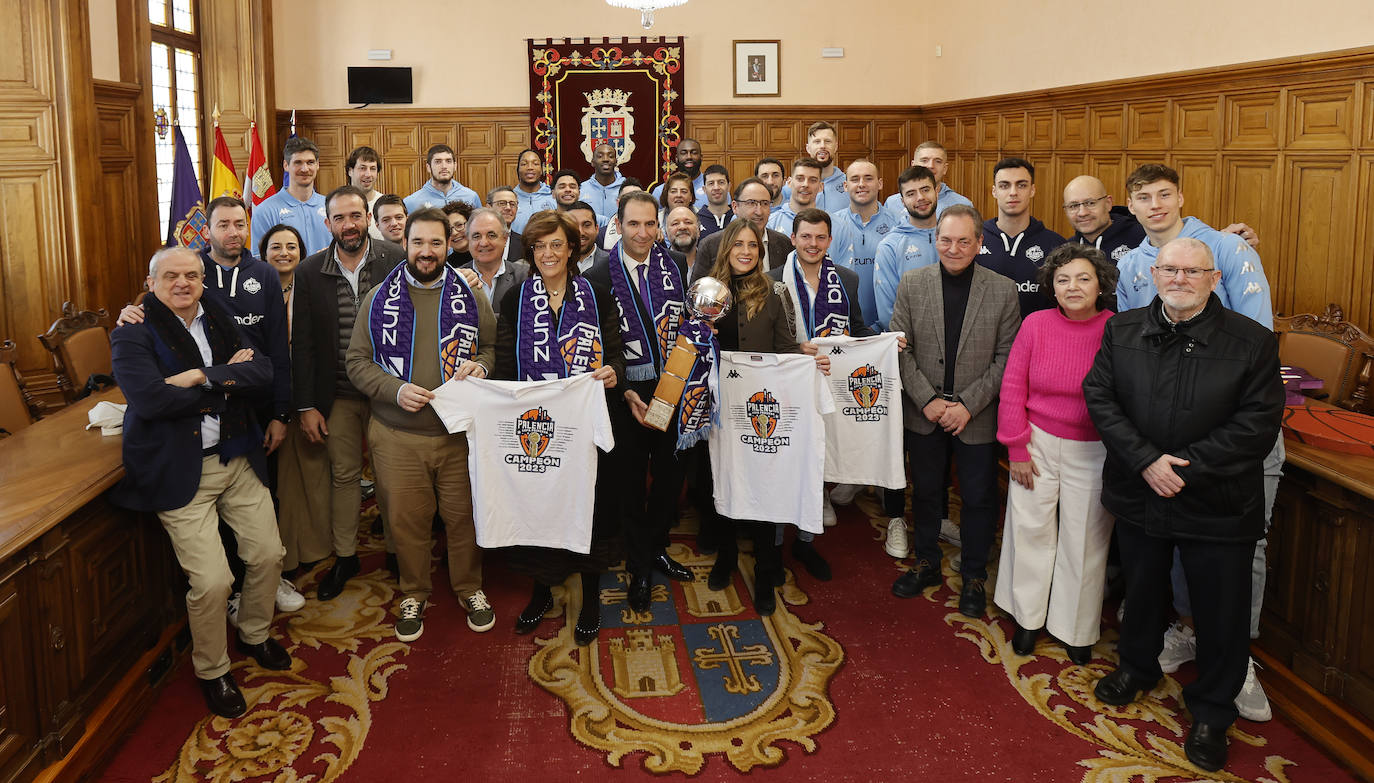 Fotos: El equipo brinda la Copa Princesa a toda Palencia