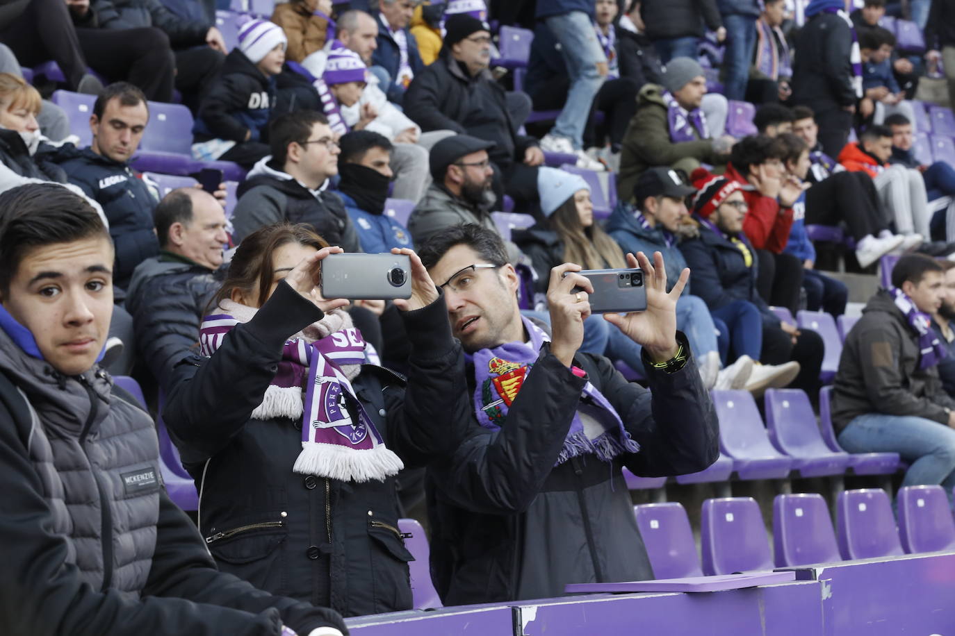 Fotos: Búscate en la grada del partido del Real Valladolid ante Osasuna (1/5)