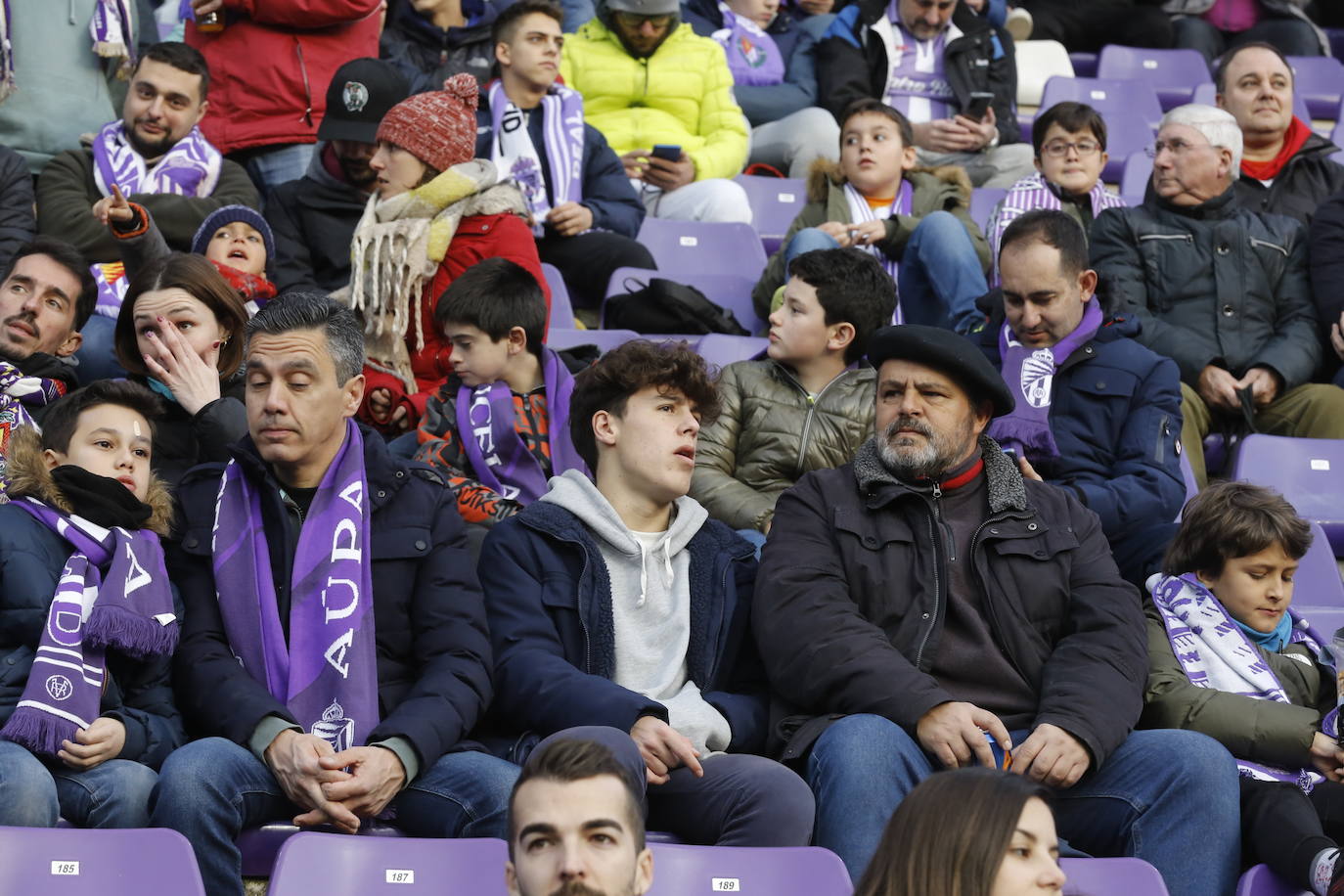 Fotos: Búscate en la grada del partido del Real Valladolid ante Osasuna (1/5)