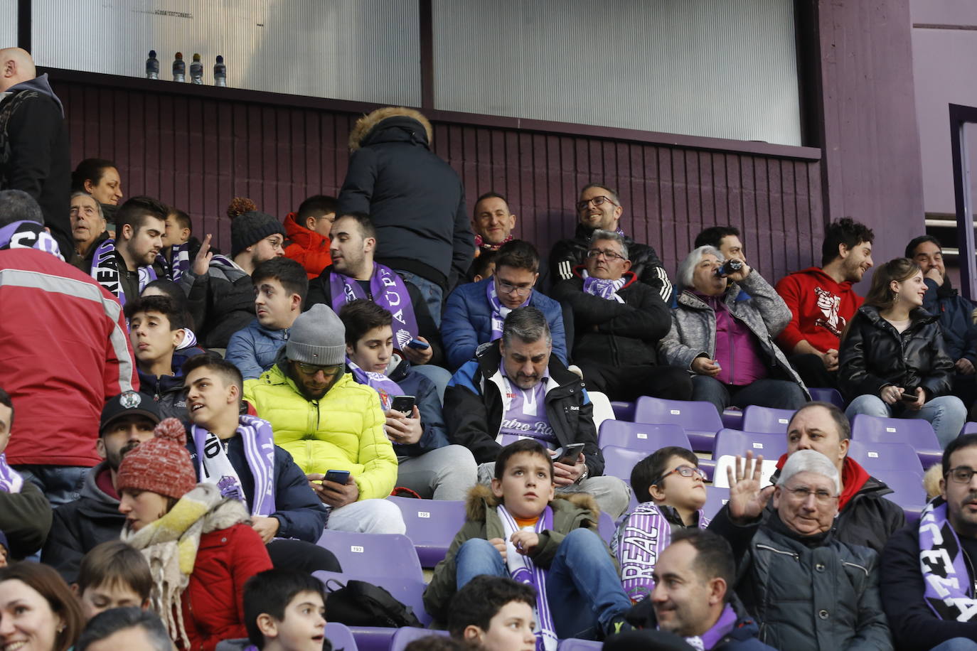 Fotos: Búscate en la grada del partido del Real Valladolid ante Osasuna (1/5)