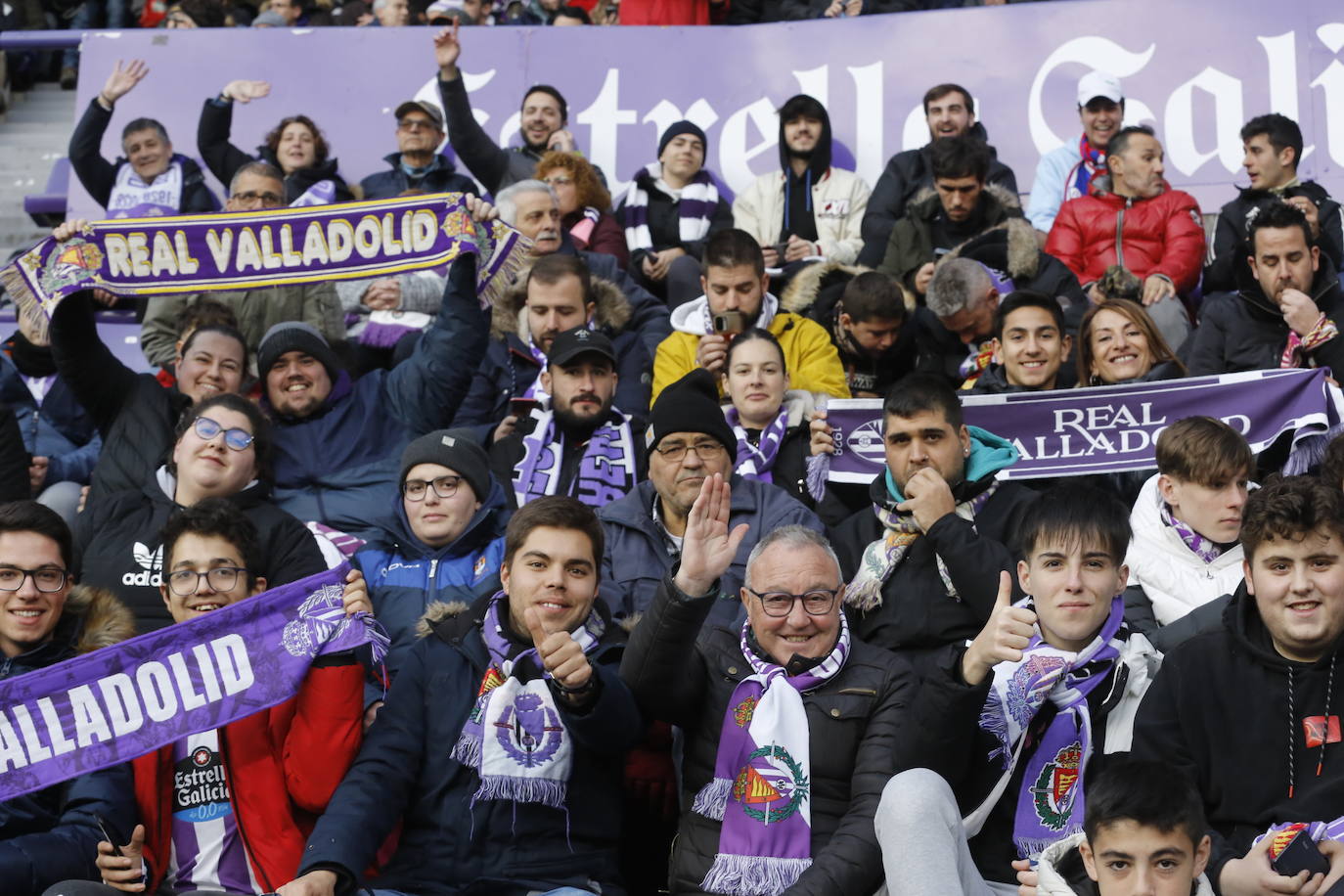 Fotos: Búscate en la grada del partido del Real Valladolid ante Osasuna (4/5)