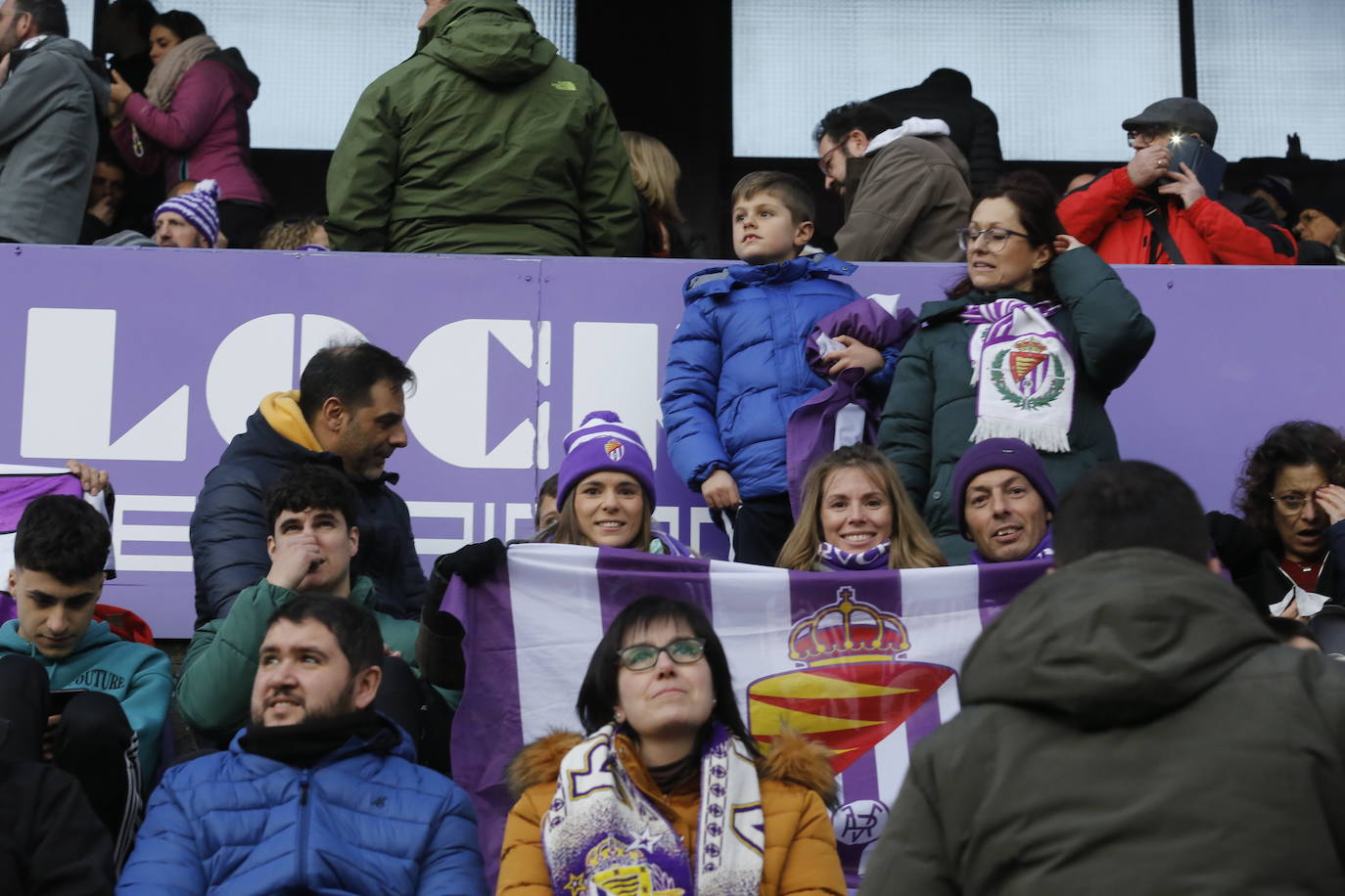 Fotos: Búscate en la grada del partido del Real Valladolid ante Osasuna (4/5)