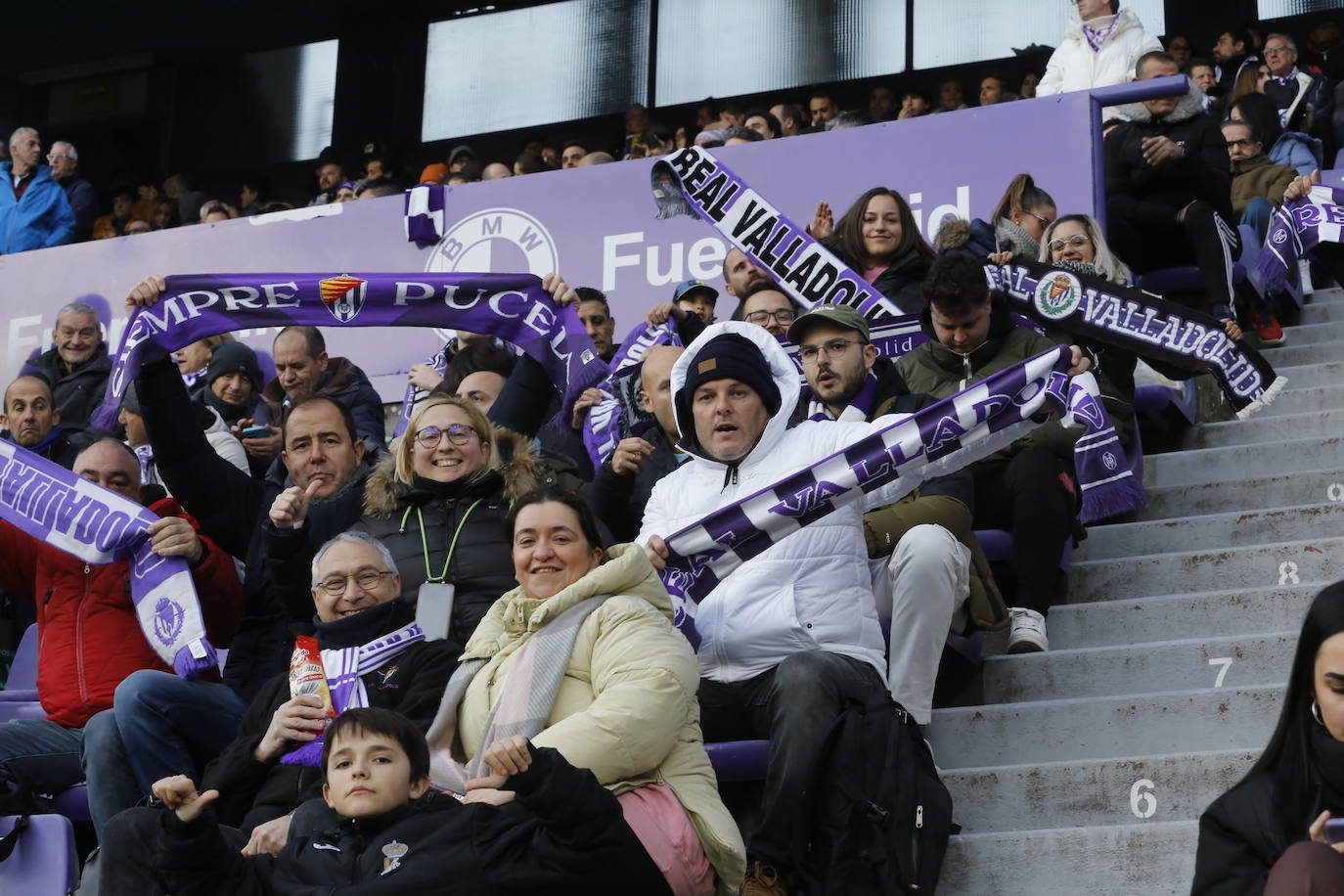 Fotos: Búscate en la grada del partido del Real Valladolid ante Osasuna (4/5)