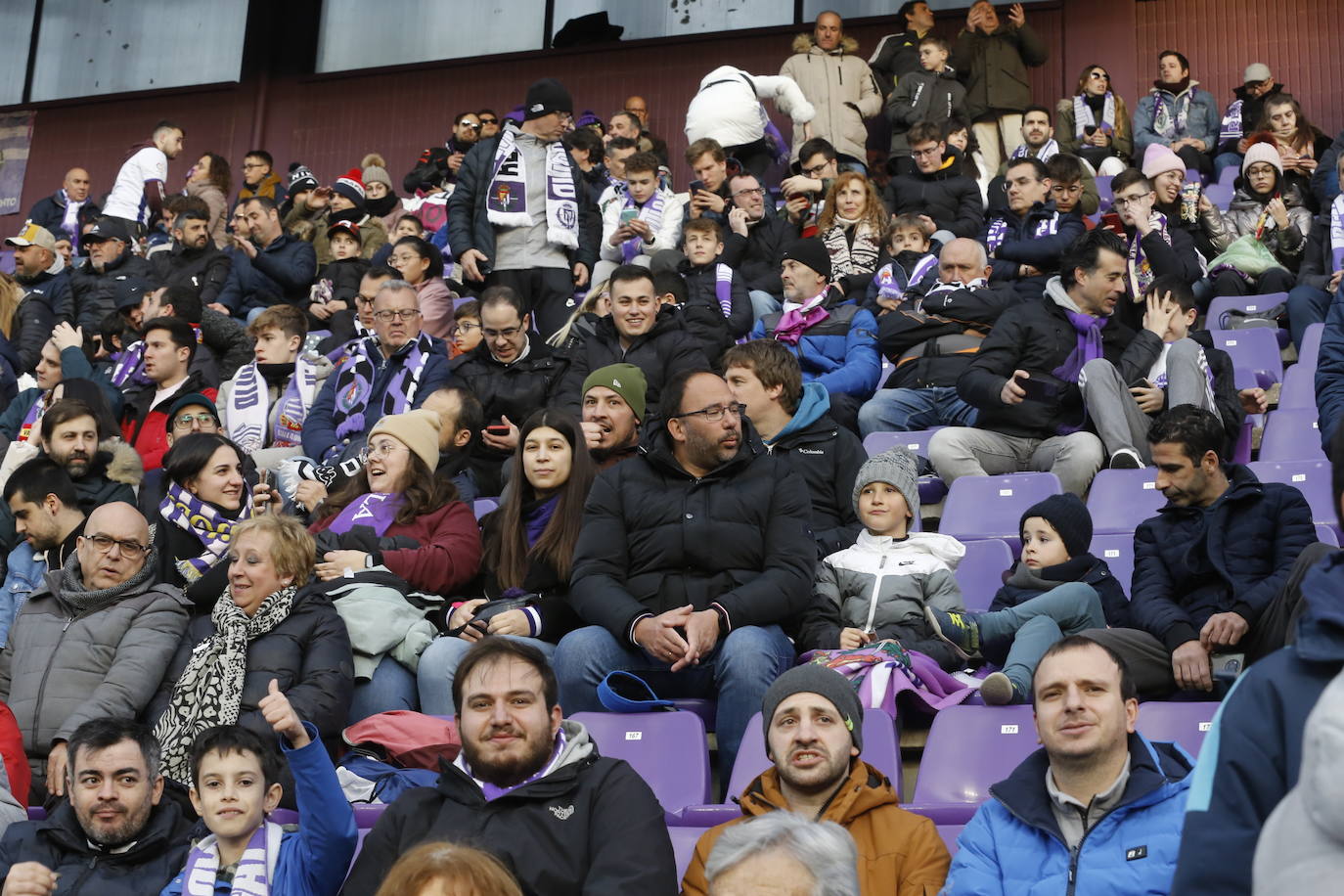 Fotos: Búscate en la grada del partido del Real Valladolid ante Osasuna (1/5)