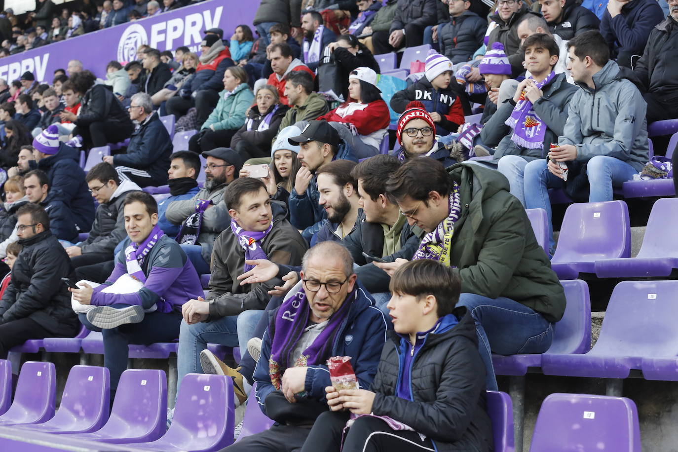 Fotos: Búscate en la grada del partido del Real Valladolid ante Osasuna (5/5)