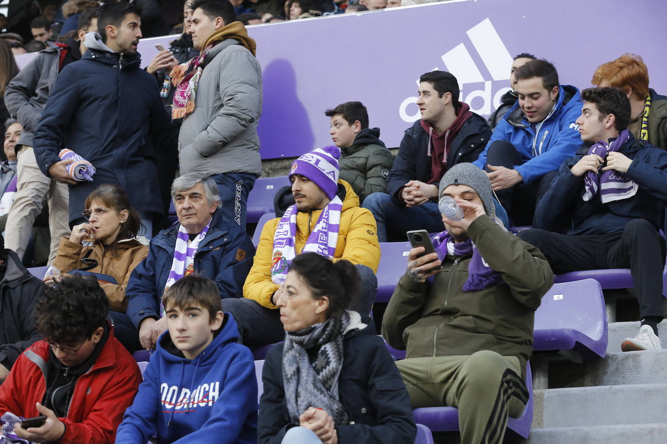 Fotos: Búscate en la grada del partido del Real Valladolid ante Osasuna (5/5)