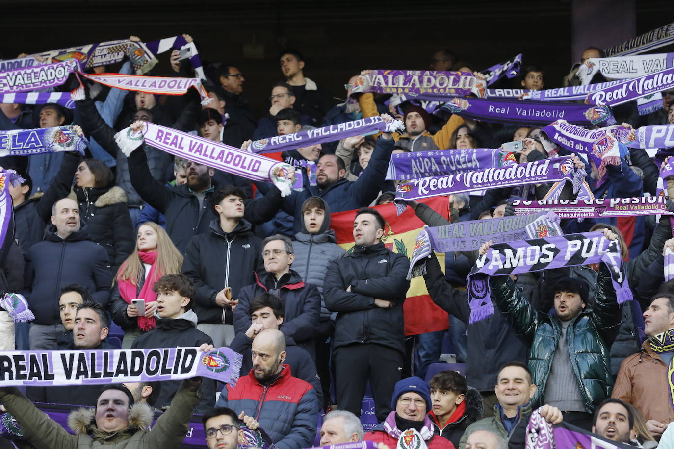 Fotos: Búscate en la grada del partido del Real Valladolid ante Osasuna (5/5)