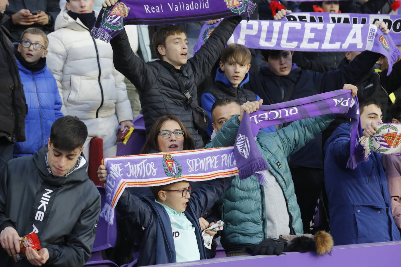 Fotos: Búscate en la grada del partido del Real Valladolid ante Osasuna (5/5)