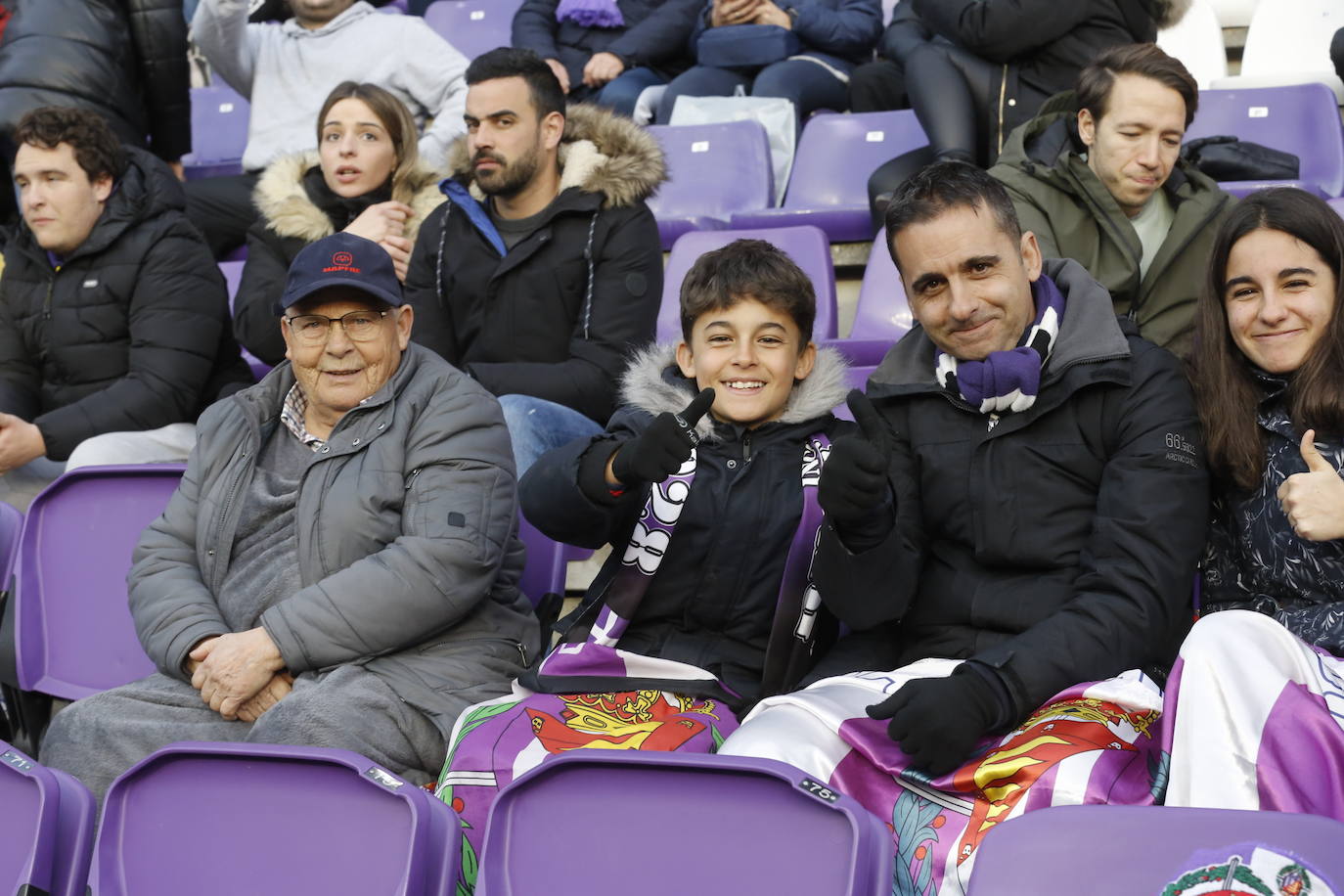 Fotos: Búscate en la grada del partido del Real Valladolid ante Osasuna (2/5)