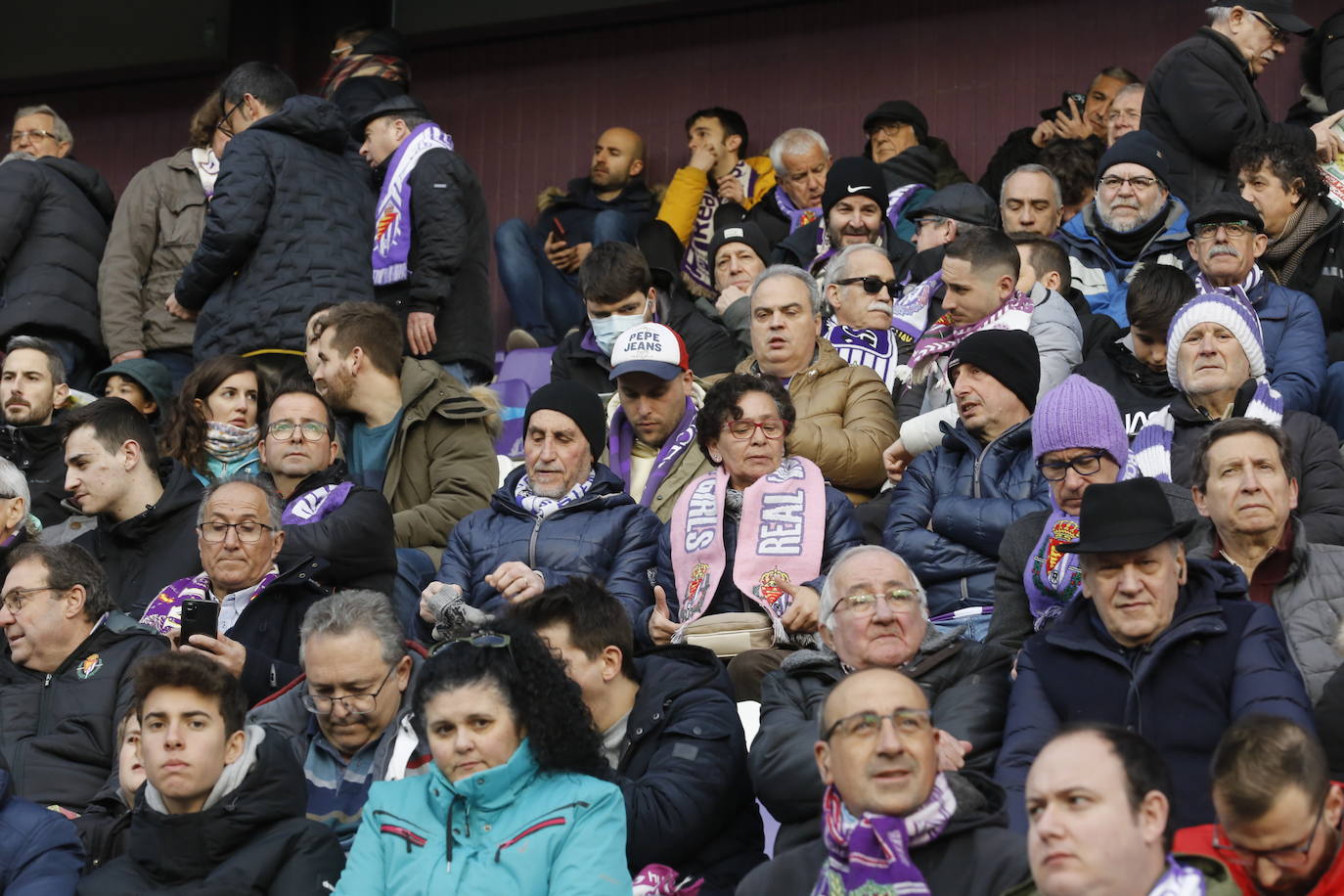 Fotos: Búscate en la grada del partido del Real Valladolid ante Osasuna (2/5)