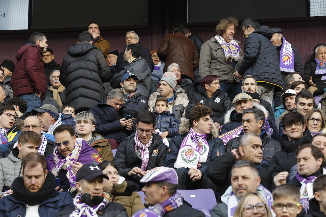 Fotos: Búscate en la grada del partido del Real Valladolid ante Osasuna (2/5)