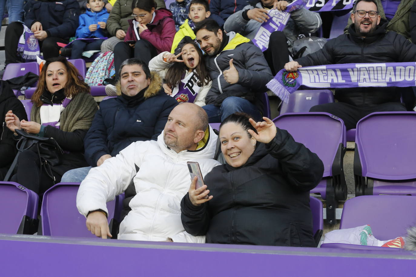 Fotos: Búscate en la grada del partido del Real Valladolid ante Osasuna (2/5)