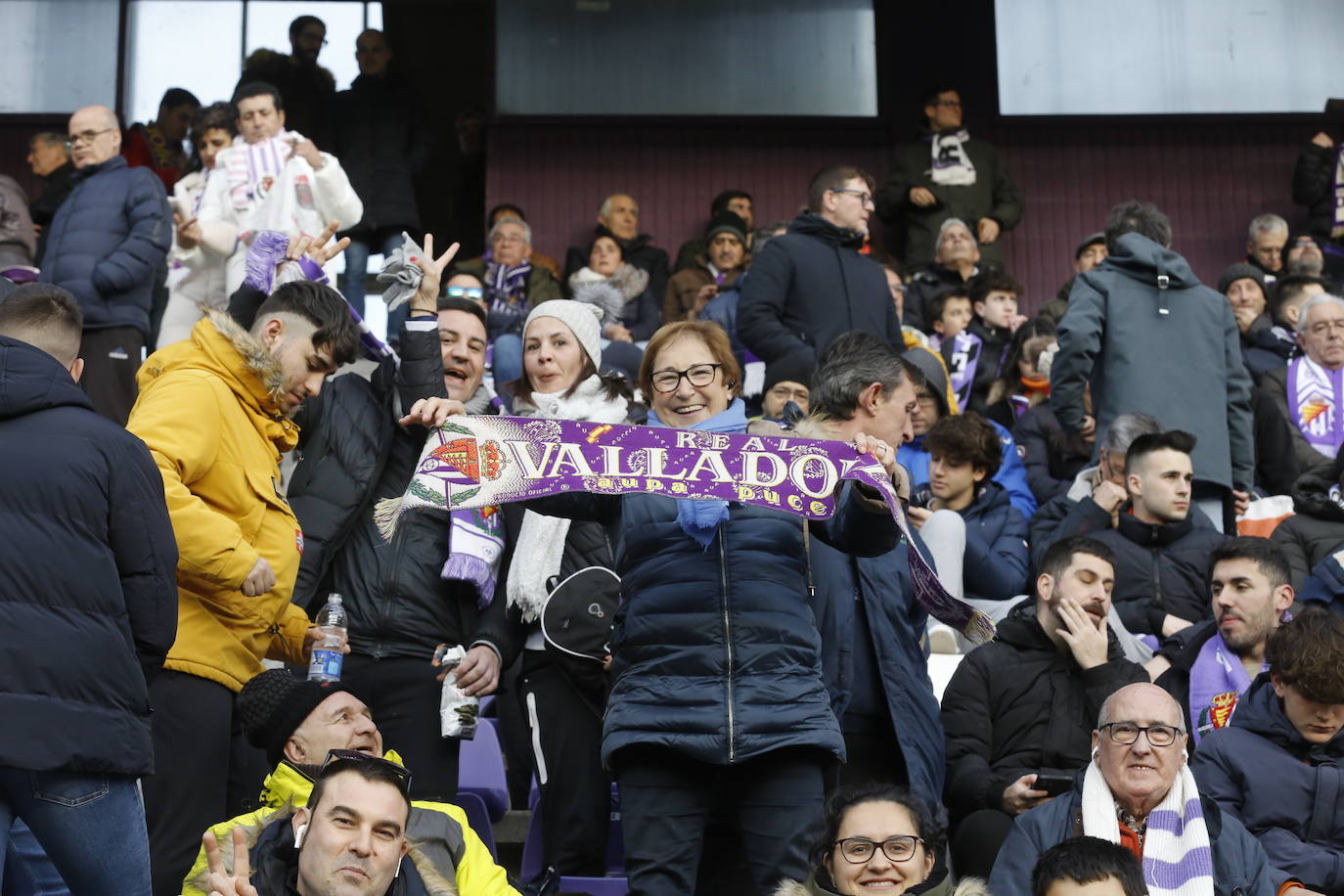 Fotos: Búscate en la grada del partido del Real Valladolid ante Osasuna (2/5)