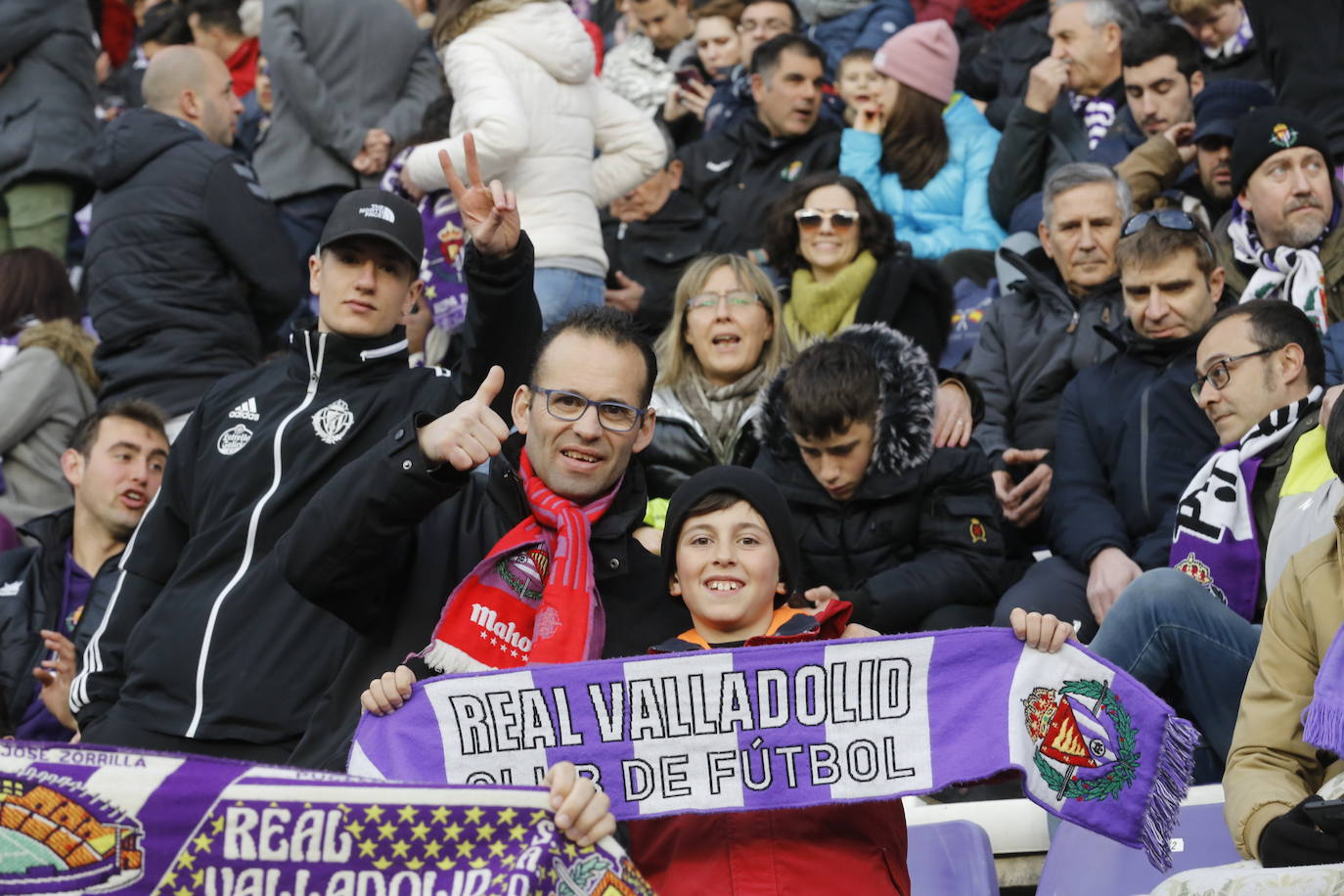 Fotos: Búscate en la grada del partido del Real Valladolid ante Osasuna (3/5)