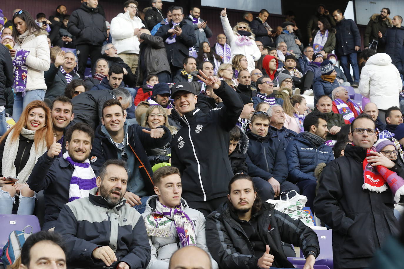 Fotos: Búscate en la grada del partido del Real Valladolid ante Osasuna (3/5)