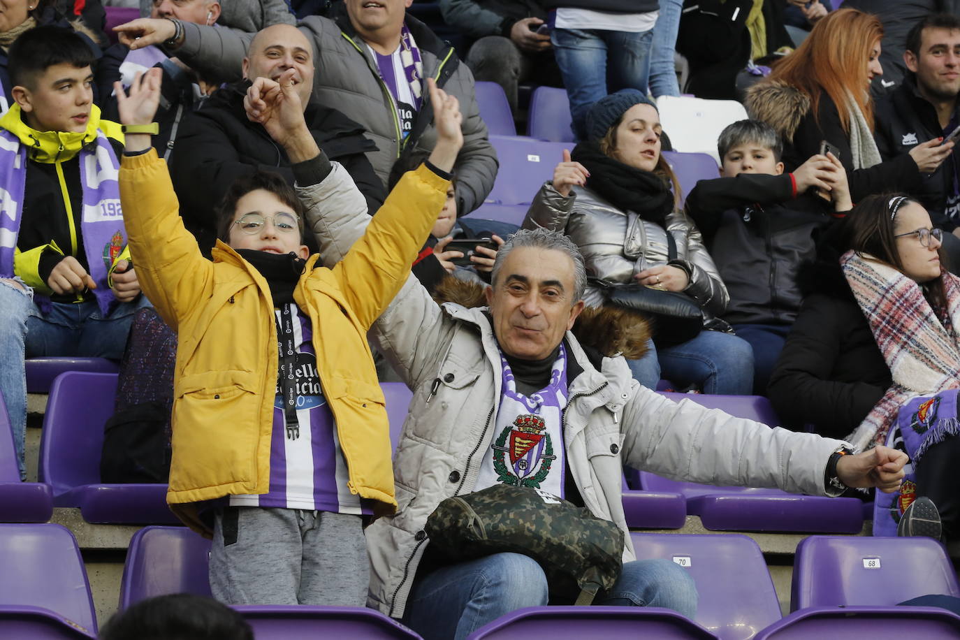 Fotos: Búscate en la grada del partido del Real Valladolid ante Osasuna (3/5)