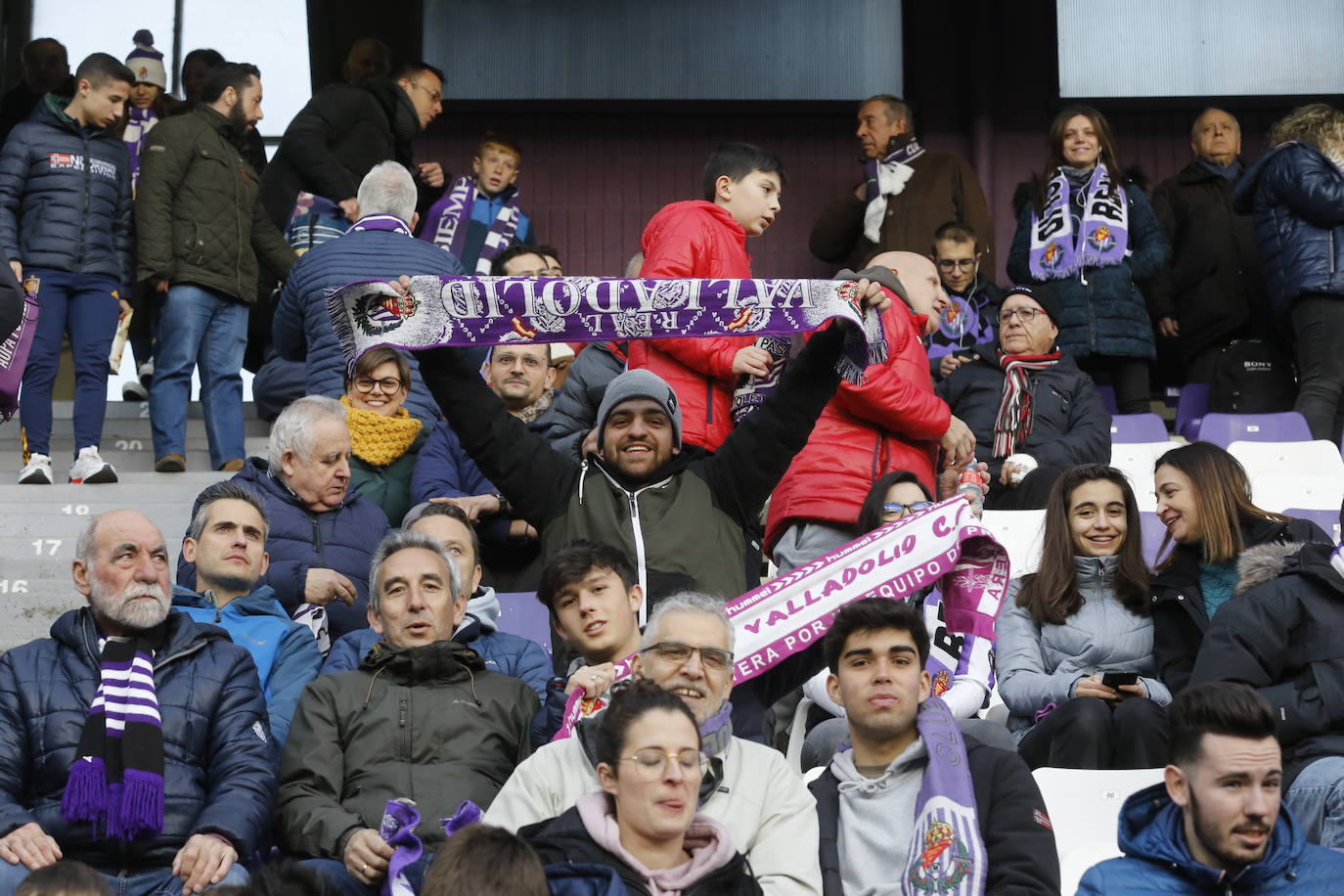 Fotos: Búscate en la grada del partido del Real Valladolid ante Osasuna (3/5)