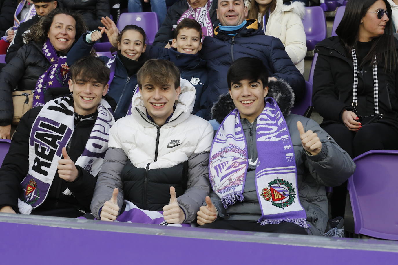 Fotos: Búscate en la grada del partido del Real Valladolid ante Osasuna (3/5)