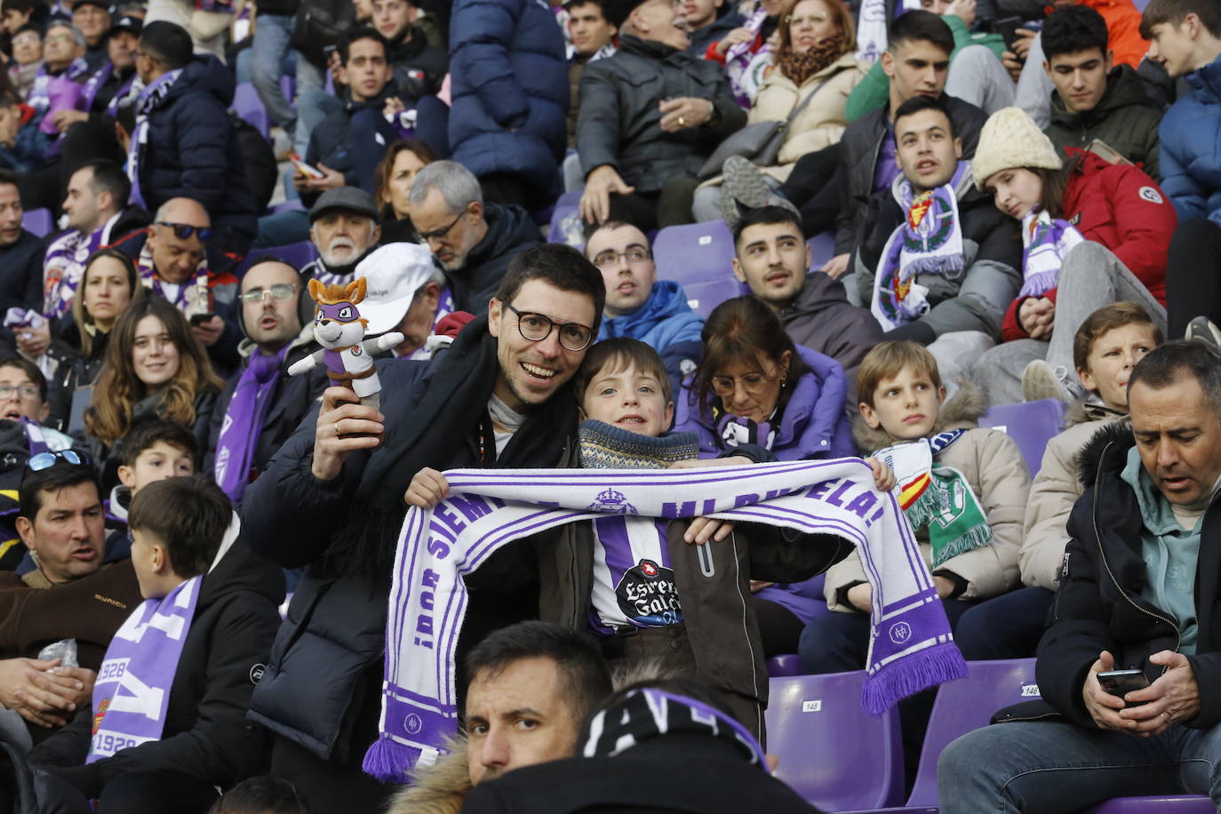 Fotos: Búscate en la grada del partido del Real Valladolid ante Osasuna (3/5)