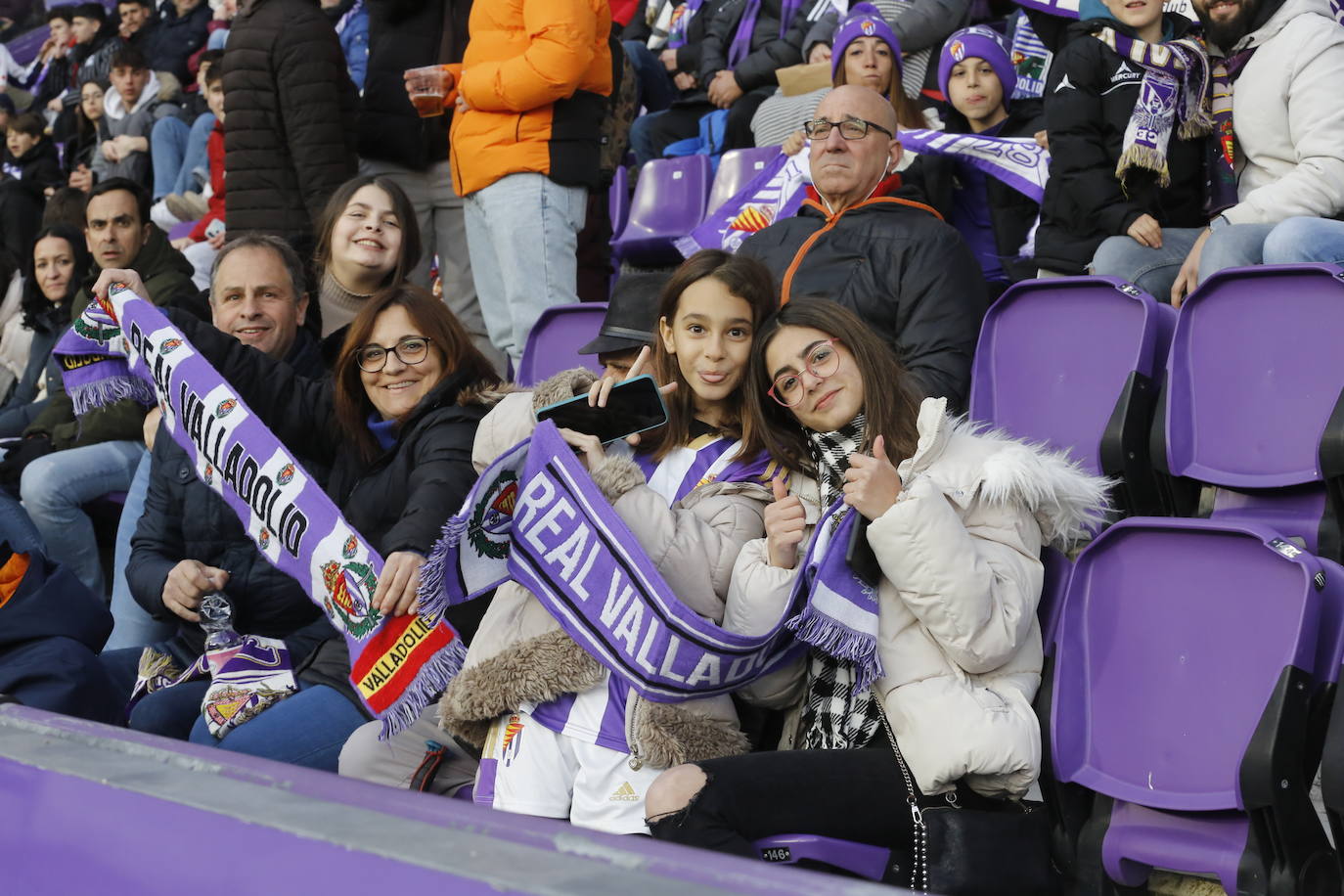 Fotos: Búscate en la grada del partido del Real Valladolid ante Osasuna (3/5)