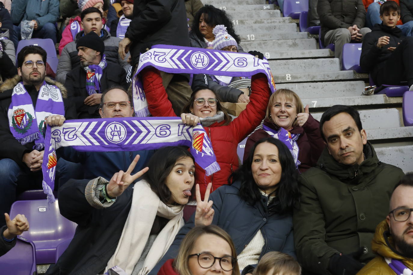 Fotos: Búscate en la grada del partido del Real Valladolid ante Osasuna (4/5)